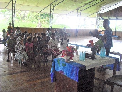 Kindergottesdienst in Logaweng