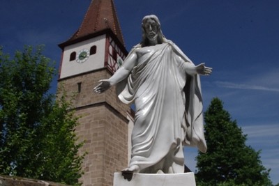 Segnender Christus vor der Johanneskirche Bürglein