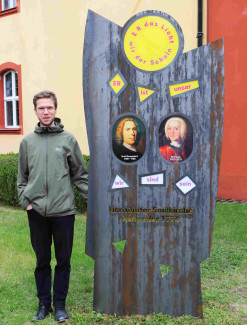 Architekt Andreas Gernert hat den Entwurf und die Zeichnung für die Stele erstellt