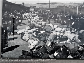 Am Güterbahnhof Aumühle mussten die Deportierten ihr großes Gepäck zurücklassen