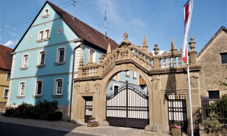 Eingangstor des Kartäuserklosters Ilmbach in Gräfenneuses