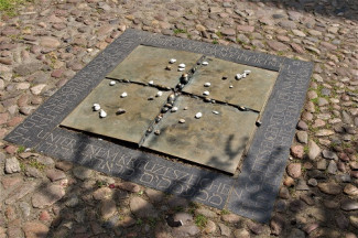 Mahnmal gegen Antijudaismus vor der Stadtkirche Wittenberg