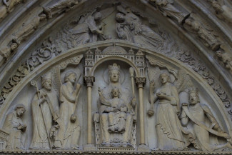 Maria als thronende Himmelköngin. Notre-Dame in Paris
