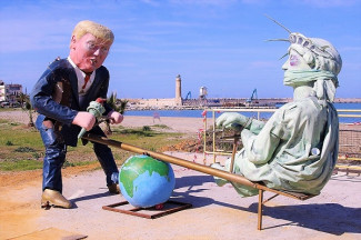 Trump beschädigt die Freiheitsstatue, Rethymno auf Kreta